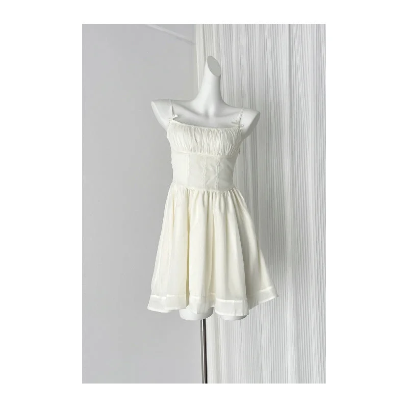 beige skirt